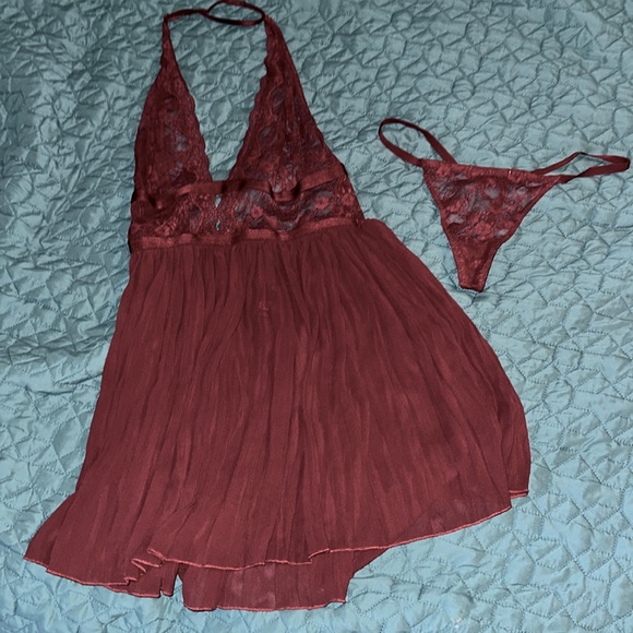 Sexy sz L Burgundy pleated baby doll set,Victoria Secret,matching G string, NWOT - Picture 1 of 5
